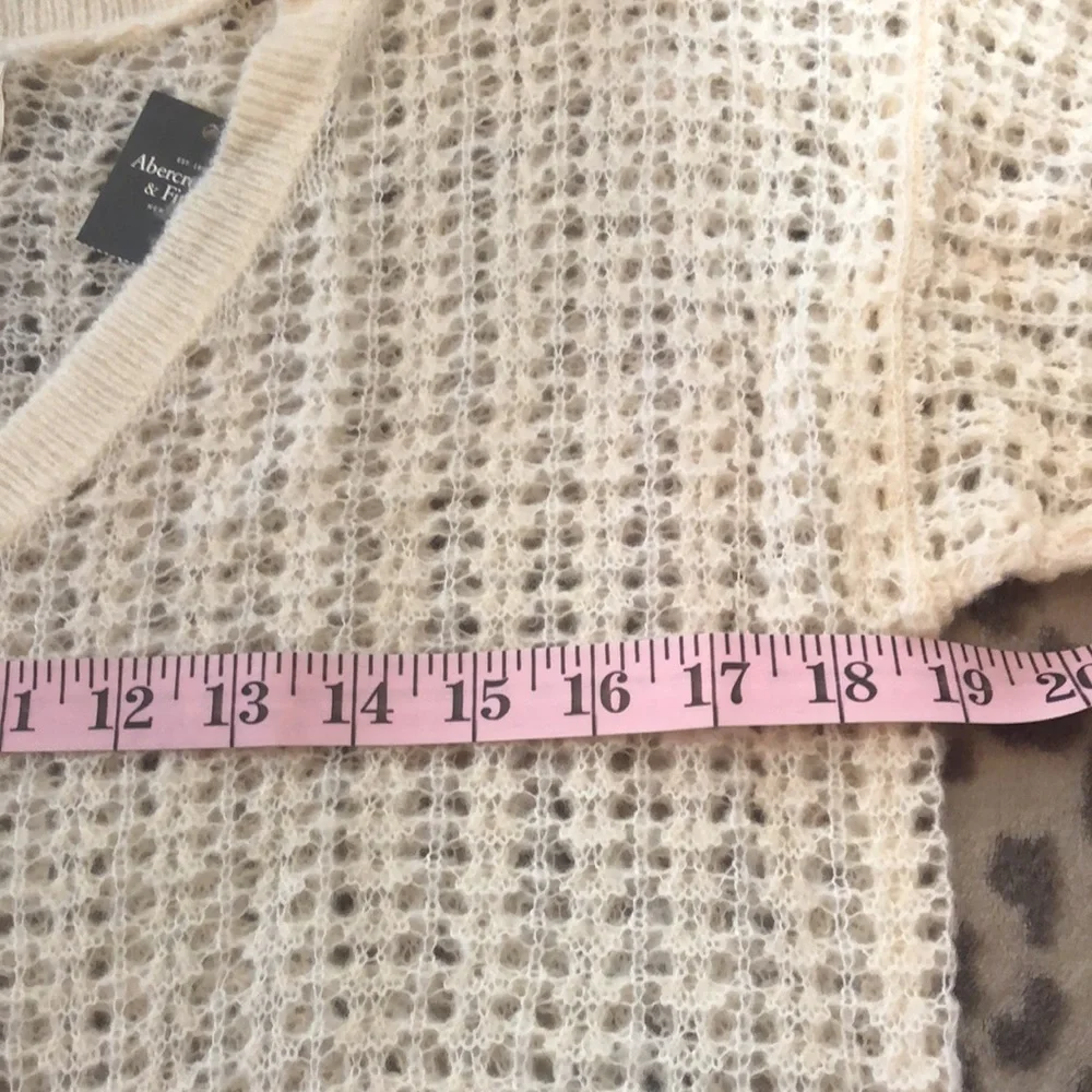 Abercrombie & Fitch Wool Open Weave V-neck Sweater in Ivory Cream Size Medium